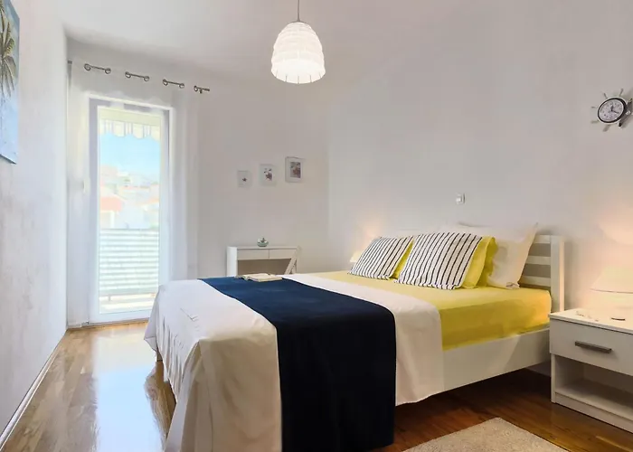 Split Area By Interhome * بودْسْتغانا